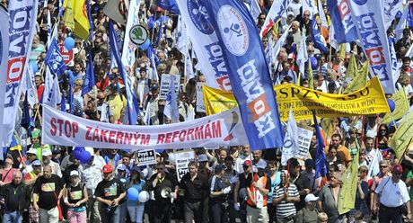 Demonstrace odbor proti vládním reformním zámrm