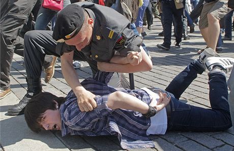 Homosexuálové v Moskv chtli demonstrovat. Policie zatýkala.