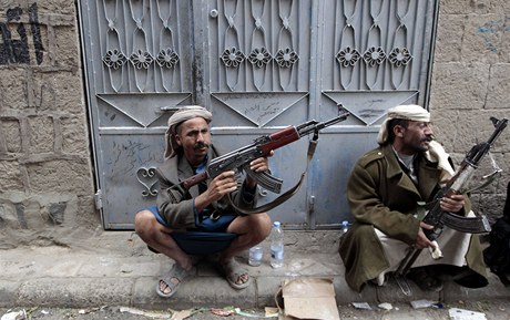 Ozbrojenci v ulicích Saná