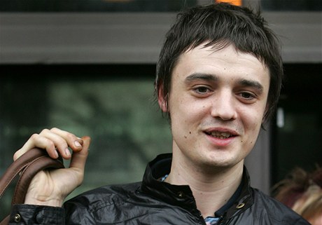 Rocker Pete Doherty putuje za drení kokainu na pl roku do vzení