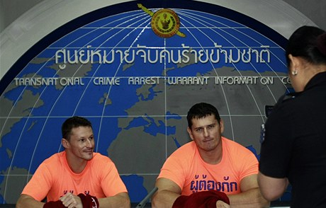 Josef Blaek (vlevo) a Rudolf Tesárek po zatení v Thajsku.