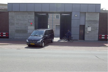 Haagsk vznice Scheveningen, kam pevezli Mladie