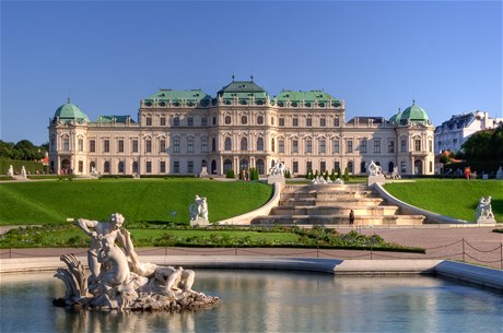 V areálu Schönbrunnu je koupalit, o kterém ví jen málokdo. Samozejm bez takové ozdoby. 