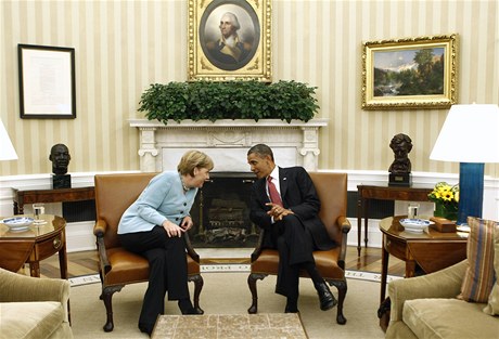 Angela Merkelov a Barack Obama v Ovln pracovn Blho domu.