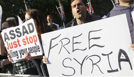 Proti Asadovi protestovali i Syané ijící v Británii.