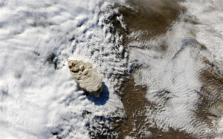Satelitní snímek sopeného mraku chilské sopky