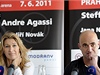 Andre Agassi a Steffi Grafová pi tiskové konferenci ped exhibicí v Praze.