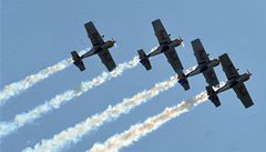 V Pardubicích se pedvedla i akrobatická skupina The Flying Bulls Aerobatic Team.