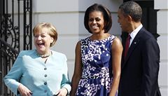 Uvolnn atmosfra v Blm dom. Angela Merkelov a mael Michelle a Barack Obamovi.