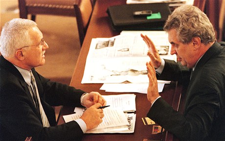 V poslaneck snmovn s bvalm premirem a pedsedou SSD Miloem Zemanem (2000)