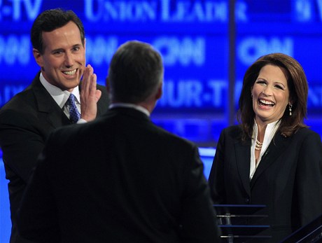 Repulikántí kandidáti na prezidenta: Rick Santorum (vlevo) a Michele Bachmannová v pímém televizním penosu.