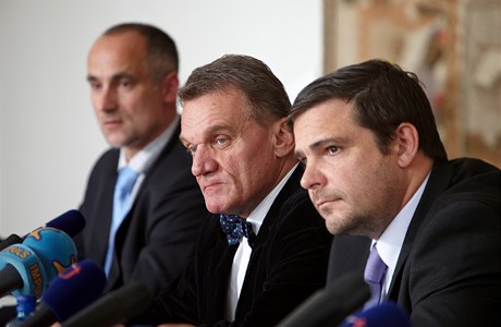 Bohuslav Svoboda a Karel Brezina po zasedaní Rady hl. m Prahy 
