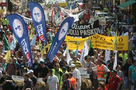 Na demonstraci nakonec dorazilo mén lidí ne odborái ekali.