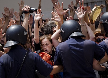 Mlad panl demonstruj v Madridu