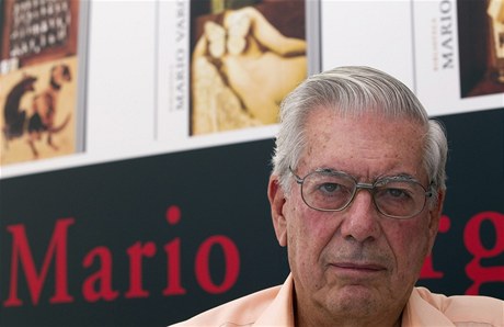 Mario Vargas Llosa. Nositel Nobelovy ceny za literaturu a bývalý kandidát na prezidenta Peru navtívil ínu na pozvání akademik.