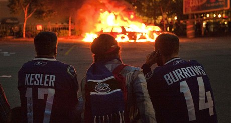 Fanouci Canucks pustoí msto