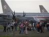 Dotknout se návtvníci mohli i nového transportního letounu CASA a Airbusu A-319 (v pozadí).