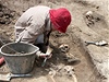 Archeologové vyzvedávají z pdy ostatky desítek lidských tl v okolí kostela sv. Jakuba v Brn