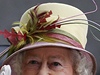 Královna Albta II. a její klobouk potvrté