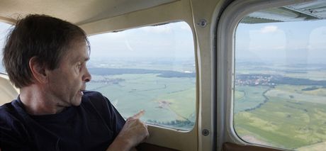 Archeolog Martin Gojda sleduje místa vyznačená na mapě | na serveru Lidovky.cz | aktuální zprávy