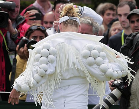 Tenistka Bethanie Matteková-Sandsová a její model z tenisových mík