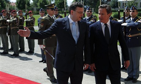 Premiér Petr Neas pijal v Praze britského premiéra Davida Camerona, který je na návtv R. 