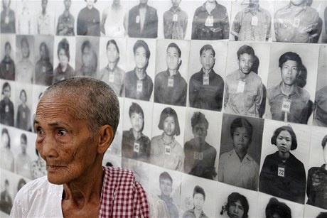 Portréty obtí reimu Rudých Khmer. . 