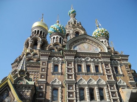 Tady v Petrohrad ho postavili byla na pelomu stolet, tedy ped pouhmi sto lety, na mst, kde byl 1. bezna 1881 spchn atentt na cara Alexandra II