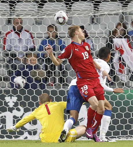 Útoník Jan Chramosta vybhl v zápase reprezentace do 21 let  proti Anglii z laviky a zaídil eskému týmu postup do semifinále
