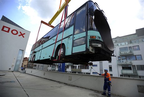 Rittsteinv autobus se vydává z centra DOX do Dráan