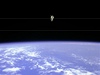 Astronaut Bruce McCandless z raketoplánu Challenger pi výstupu, kdy se dostal nejdál od vesmírné lodi.  (12. 12. 1984)