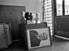 Krom voják zmizely i busty a obrazy komunistických pohlavár.