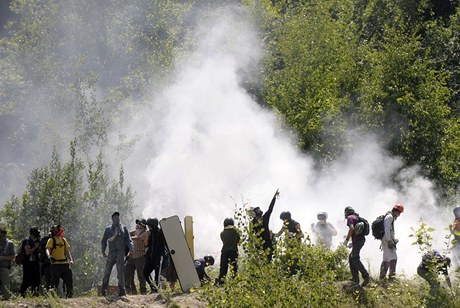 Policie bojuje s demonstranty, kte protestuj proti novmu tunelu mezi Itli a Franci