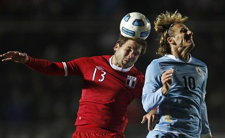 Uruguay (Forlán v modrém) - Peru.