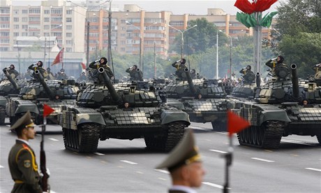 Vojenská pehlídka v Minsku pi píleitosti Dne nezávislosti.