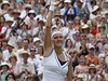 Petra Kvitová oslavuje triumf na Wimbledonu