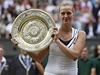 Petra Kvitová s trofejí pro vítzku Wimbledonu