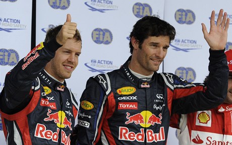 Sebastian Vettel a Mark Webber se takto usmívali po sobotní kvalifikaci na okruhu v Silverstone.