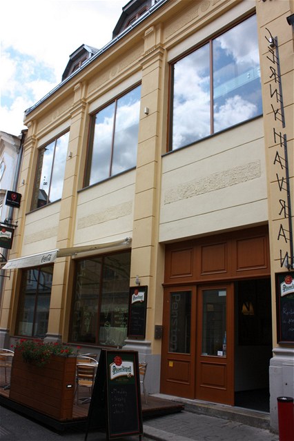 Restaurace Černý Havran nabízí příjemný interiér, ale jídlo pokulhává