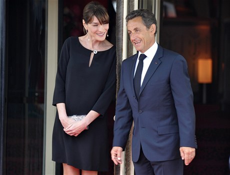 Francouzsk prezident Nicolas Sarkozy a jeho ena Carla Bruniov-Sarkozyov