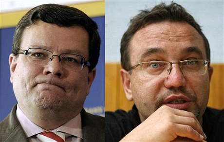 Ministi Alexandr Vondra (vlevo) a Josef Dobe dopadli v hodnocení tená nejhe.
