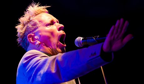 Na hudebnm festivalu Colours of Ostrava vystoupil 14. ervence John Lydon alias Johnny Rotten, bval zpvk Sex Pistol.
