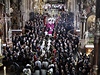 Zástupy lidí pi velkolepém pohbu ve vídeské katedrále sv. tpána