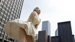 V Chicagu odhalili osmimetrovou sochu Marilyn Monroe