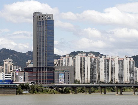 tyicetipatrová budova nákupního stediska TechnoMart v Soulu