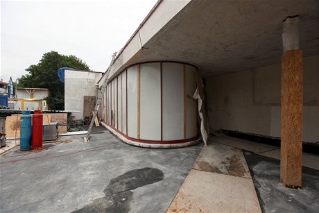 Rekosntrukce vily Tugendhat je v plnm proudu. Otevena by mla bt ji v lednu roku 2012.