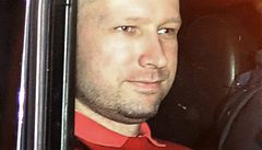 Anders Behring Breivik v policejním aut