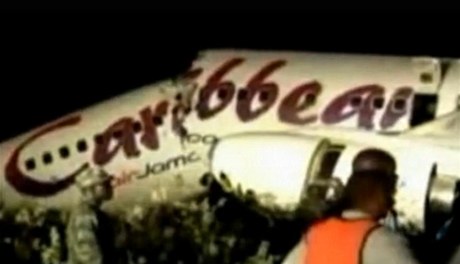 Letoun se 163 lidmi na palub pi pistání v guyanské metropoli Georgetownu pejel dráhu a rozlomil se