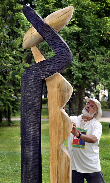 Italsk socha Ugo Antinori svoj plastikou Manel vytv symbol propojen mue a eny.