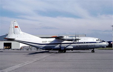 Antonov AN-12. 